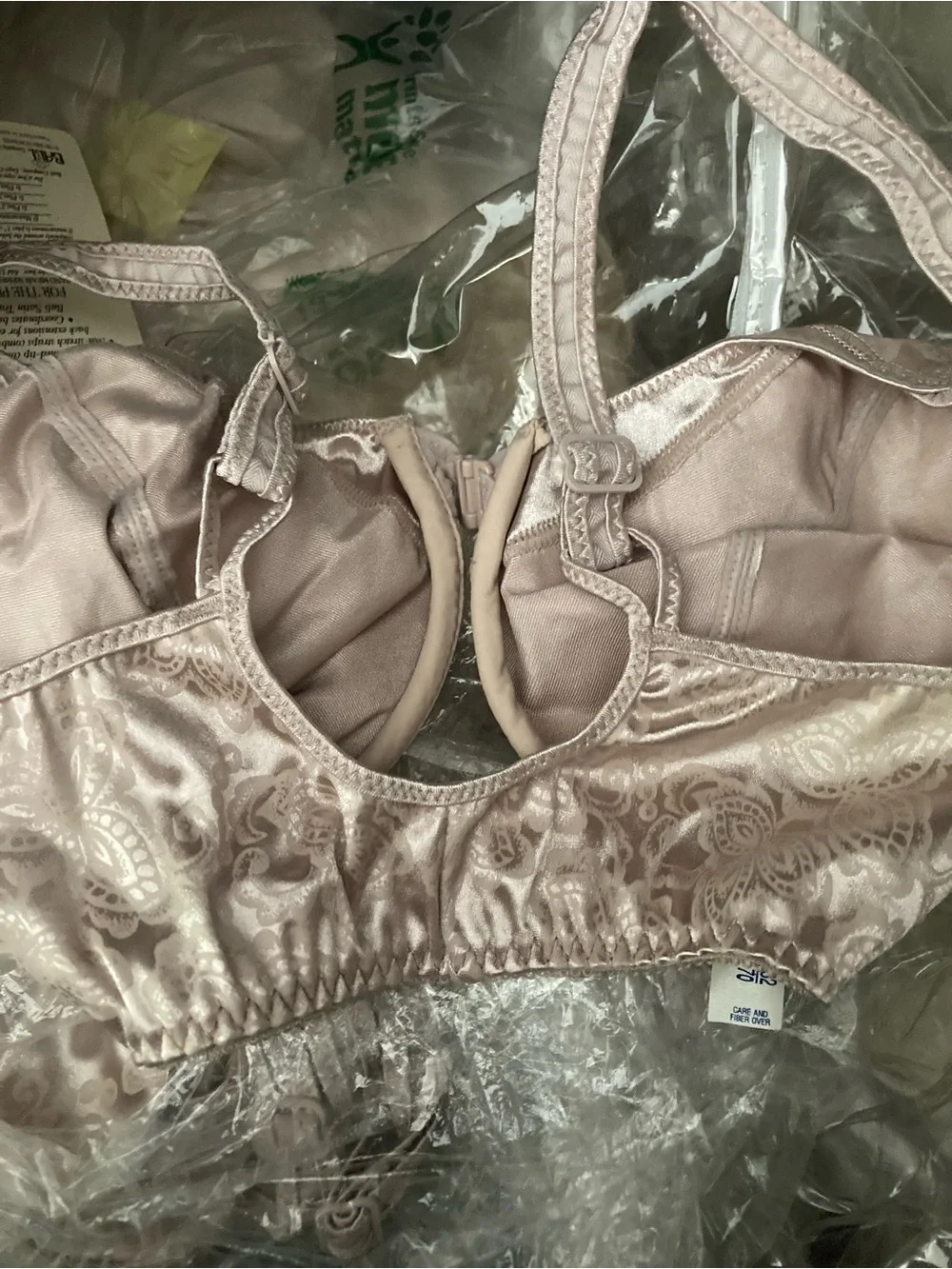 Bali Satin Tracings Front-Close Underwire Bra in Light Taupe 32C new unlined